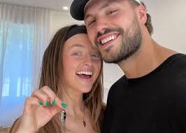 Lorie Boucher et Hugo Brochu passent chez le coiffeur et le résultat est  flamboyant!