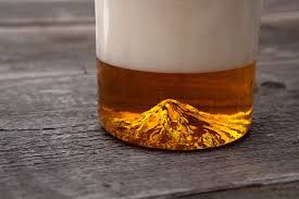 North Drinkware Mt Hood The Oregon Pint Glass By Nic Ramirez Matt And Leigh Capozzi Kickstarter Https Www Kickstarter Com Pro Bierglas Bierglaser Bier