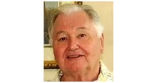 Laura Gollnick's Instagram, Twitter & Facebook