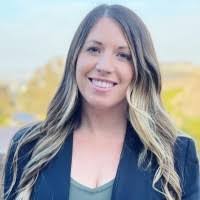 Sarah Oster's Instagram, Twitter & Facebook