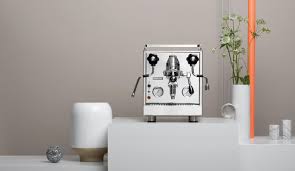 To perform this ordinary operation (although we don't always pay due attention to it) in the maintenance of our coffee machine, you need to buy a. Profitec Home