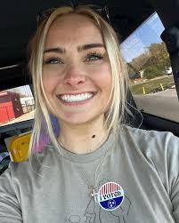 Elisabeth Duffy's Instagram, Twitter & Facebook