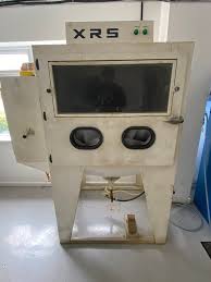 Here's for sale two hydraulic tables Big one 350kg and other one 500kg the  small one is £150 and the bigger one is £200 or have a deal