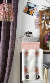 Une Suspension Originale Faite De Cordes Multicolores Leroymerlin Tendance Gypsetter Ideedeco Madecoamoi Rideau Style Deco Decoration Maison Idee Deco