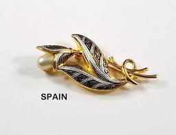 Black And Gold Jewelry From Spain Damascene Flower Brooch Faux Pearl Signed Spain 1960s Damascene Floral Brooch Vintage Spanish Pin Black Gold Vintage Jewelry Brooch With Images Vintage Jewelry Brooch Flower Brooch
