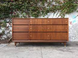 I am not an expert at all, but it very closely resembles kroehler's daybeds from the early 1900s. Vintage Kroehler 9 Drawer Dresser Furniture Modern Furniture 9 Drawer Dresser