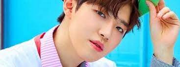 The song samples the synthesizer riff from enya's song boadicea. Quien De Wanna One Es Tu Chico Idea Pregunta2