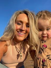 Barbara Day (@livinglightgirl) • Instagram photos and videos