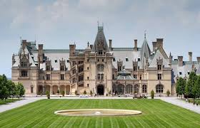 We're talking 50,000 square feet floor plans, 15 bedrooms, and 10 bathrooms. The Top 10 Biggest Houses In The World W Report
