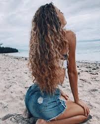 70 most gorgeous natural long curly hairstyles for lady girls page 32 of 67 curly girl in 2020 lockige frisuren coole frisuren frisuren