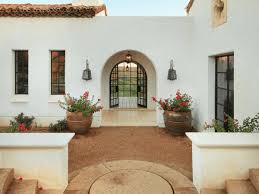 The ranch home is a derivative of the wide spanish hacienda. What Is Hacienda Architecture