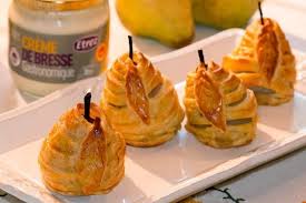 Recette De Poires Feuilletees Ou Douillons Bressans Aux Poires Farcis A La Creme De Bresse Aux Noisettes Recette Poire Recette Recette Poire