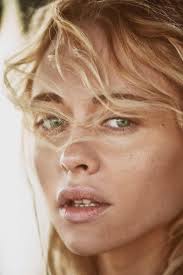 Da Lee fik en verdenskendt svigerfar, ændrede alt sig: Nu bor hun her, har  fundet en ny kærlighed og er klar til hovedrolle