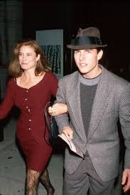 Mimi rogers is 6 years older than tom cruise. Tom Cruise Mimi Rogers They Were Suppose To Both Come And Look At Sally S House When It Was On The Market Mimi Rogers Celebrity Sightings Tom Cruise Young