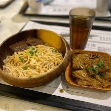 Jun 03, 2021 · 搶10多次都挑達美樂，披薩大盜搶完爽逛京站百貨，得手25萬花到剩4萬。(中時資料庫) 據悉，仇嫌曾於1998年至2000年間籌組強盜集團，專門在大台北. Photos At äº¬ç«™ç¾Žé£Ÿè¡— Datong Qu 1 Tip From 376 Visitors