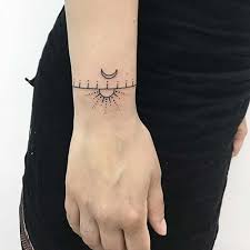 Bu sitede en yeni mp3leri indiribilirsiniz! Minimal Armband Tattoo On Wrist Basit Kol Bandi Dovmesi Tattoo Life Kelebek Dovmeleri Kol Bandi Dovme