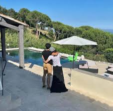 Aceasta este o pagina neoficiala. Mihaela RÄƒdulescu È™i Felix Baumgartner In VacanÈ›Äƒ La Saint Tropez ImpreunÄƒ Cu Fiul Zoom24