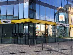 Pro další informace klikněte na www.raiffeisenbank.cz. Raiffeisenbank Meni Ceny Pres Poplatky Tlaci Na Pouzivani Online Sluzeb Mesec Cz