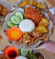 Nasi kalut bergabung dengan sambal tempe & sambal geprek! Sambal Geprek Padu Beb Resipi Tomyam Ayam Paling Kaw Di Alam Semesta Padu Beb