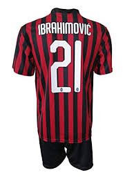 Mit über 450 toren in über 750 spielen war er regelmäßig der beste torschütze in jeder liga, in der er gespielt hat und ist. Die 5 Beliebtesten Ibrahimovic Trikots Der Vater