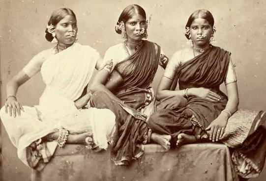 Studio portrait of Three Girls Wearing Jewellery - Madras (Chennai), Tamil Nadu (India) in the 1870s.