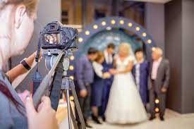 Le moment capturer is all about capturing moments of simple love and the emotions behind it. 4 Easy Tricks To Improve Your Wedding Videography