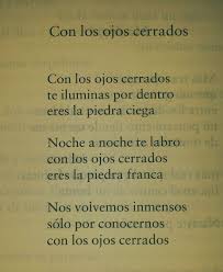 Octavio paz describe, a través de los catorce versos, los sentimientos, imágenes y sensaciones que le transmiten los ojos de una persona, que podemos entender que es la amada. Octavio Paz Octavio Paz Poemas Frases Octavio Paz Y Frases Y Poemas