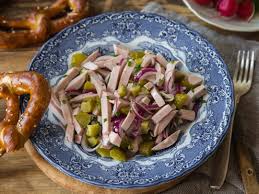Es Geht Um Die Wurst Bayrischer Wurstsalat Rezept Bayrischer Wurstsalat Wurstsalat Rezepte