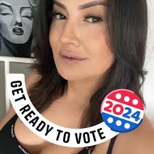 Wine Ice cream 🍷🍇🍦 I finally tried the famous wine ice cream of Georgia!  It's delicious!! imagine black currant but for adults. It was a hot day  today and this cold treat