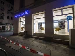 Sie ist eine internationale kontonummer. Bad Homburg Unbekannte Sprengen Geldautomat In Bank Polizei Sucht Hinweise Hochtaunus