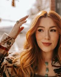 Elevate any outfit with a pop of turquoise. 😍  #smalltownstore@#turqouisejewelry #utahphotographer #utahjewelry #model  #brandingphotography