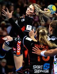 Polman szülővárosában kezdett kézilabdázni, majd a holland bajnok voc amsterdam csapatába igazolt. Estavana Polman Bites The Pain Of Missing The European Handball Championship Ebonyst Com