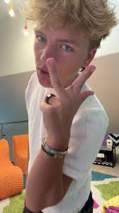 Perfect Outfit of the Day Inspiration from Luke