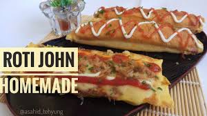 Roti john adalah jajanan atau kuliner yang populer di singapura, malaysia, dan brunei. Cara Mudah Buat Roti John Rumahan Homemade Roti Yg Viral Itu Youtube