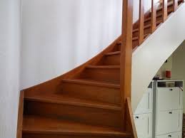 Comment Repeindre Facilement Un Escalier En Bois Repeindre Escalier Escalier Bois Escalier
