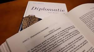 Maybe you would like to learn more about one of these? Diplomatische Immunitat Bedeutung Und Grenzen Auswartiges Amt