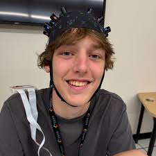 Last week, the Cognition and Language Learning Research Group Lab (GCLL)  Manager Rebeka Workye, alongside her terrific volunteers, set up a psych  and neuro workshop for 54 curious high school students from