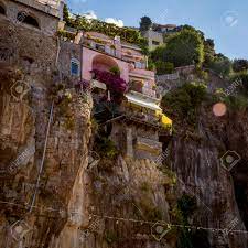 Jesus gleichnis vom haus auf felsen und auf sand gebaut. Amalfi Kuste Haus Auf Felsen In Positano Italien Lizenzfreie Fotos Bilder Und Stock Fotografie Image 72463120