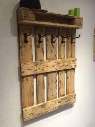 Da die europaletten genagelt sind, empfiehlt es sich die demontage mit einem kuhfuß. Garderobe Bauen Aus Paletten Garderoben Palettenmobel Garderobe In Weiss Ein Designerstuck Von Mobel Aus Paletten Diy Paletten Kreativ Garderobe Palette Mit Drei Haken Abzugeben Gadgetn3w