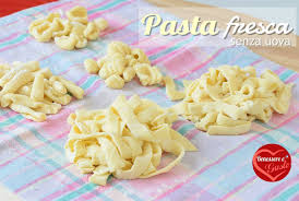 Pasta Fresca Senza Uova Ricetta Base Per Creare Tanti Formati Di Pasta In Poco Tempo Pasta Di Semola Di Grano Duro Ricetta Facile Nel 2020 Senza Uovo Ricette Pasta