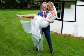 Valtteri bottas (born 28 august, 1989 in nastola, finland) is a formula one driver for the mercedes team. Formel 1 Fahrer Frauen Die Besseren Halften Der F1 Stars Bilder Autobild De