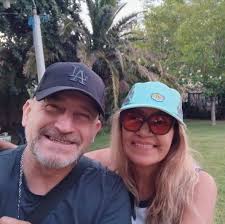 👏🏻🎓 Ocurrió esta semana en Bahía Blanca: un hombre de 82 años, rodeado  de jóvenes que podrían ser sus nietos, defendió su tesina final de la  Licenciatura en Turismo y se convirtió