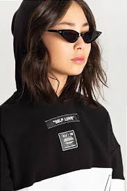 BLUSA DE MOLETOM COM DETALHE DE ILHOS NA MANGA