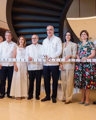 El presidente Luis Abinader expresó este viernes su alegría al inaugurar el  nuevo Centro Cultural Rainieri, durante un acto celebrado en Punta Cana,  provincia La Altagracia. La iniciativa apuesta por la preservación