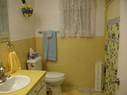 The decorating colors were coordinated to complement the toilet and tub. 33 Vintage Yellow Bathroom Tile Ideas And Pictures 2021