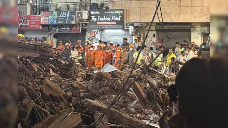 Delhi Satya Niketan PG collapse। Satya Niketan building collapse news। अजीब  सी आवाज और… मलबे में दबकर जिंदा बचे नितेश ने बताई सत्‍य निकेतन की आपबीती -  News18 हिंदी