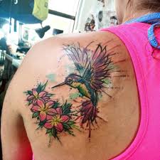 El colibrí tiene un significado espiritual muy poderoso. Ideas Del Tatuaje Del Colibri Con Significados Tatuajeclub Com