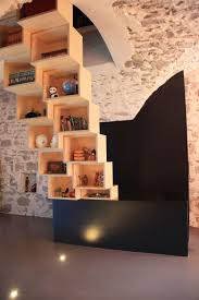 Escalier Sur Mesure A Pas Japonais Avec Un Socle Noir Et Des Cubes Pour De La Deco Ou Des Livres En Bois Clair Avec Decoration Japonaise Deco Maison Escalier