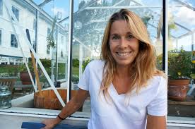 She was the dominating female biathlete from 1997 to 2002, when she retired, winning the biathlon world cup for six years straight. Mitt Vaxthus Ar Mitt Nya Paradis