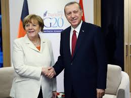 Ob die bundesregierung die staatsanwaltschaft zur strafverfolgung ermächtigt, ist eine politische frage. Merkel Distanziert Sich Von Bohmermann Gedicht Uber Erdogan Politik Vol At